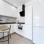 Charming Beachfront In Fuengirola 马拉加