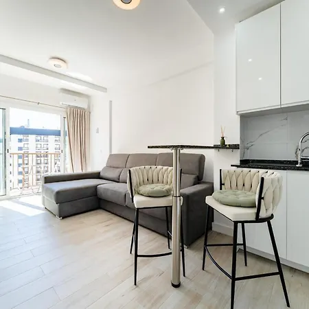 Charming Beachfront In Апартаменты Фуэнхирола